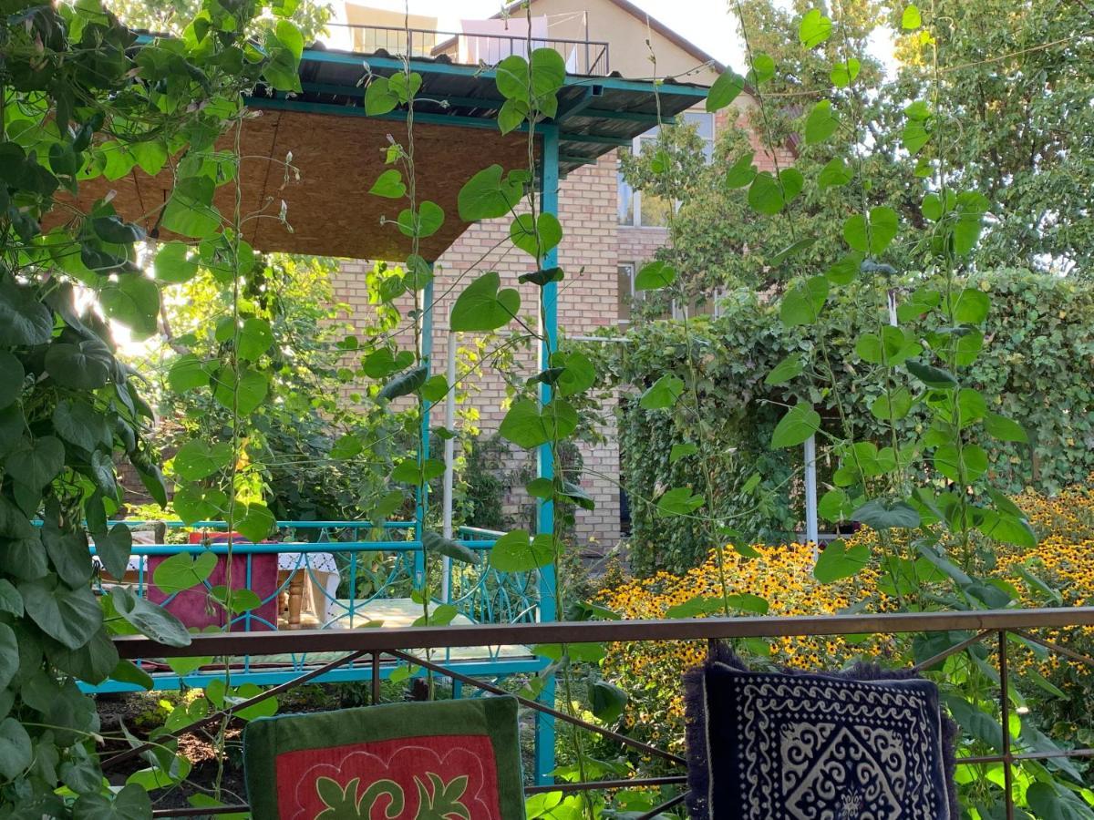 Sakura Guesthouse Bishkek Ngoại thất bức ảnh