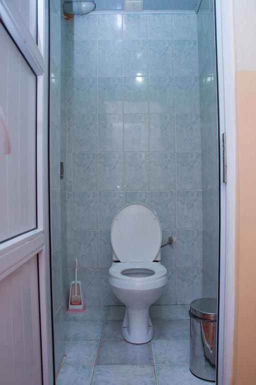 Sakura Guesthouse Bishkek Ngoại thất bức ảnh